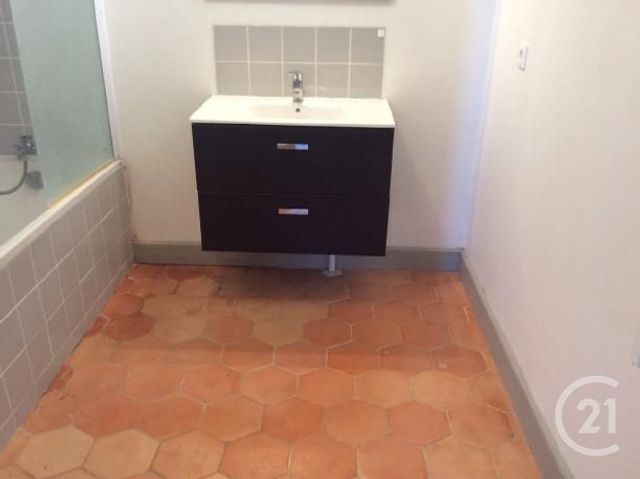 Appartement F3 à louer - 3 pièces - 84.8 m2 - GUERIGNY - 58 - BOURGOGNE - Century 21 Confluences