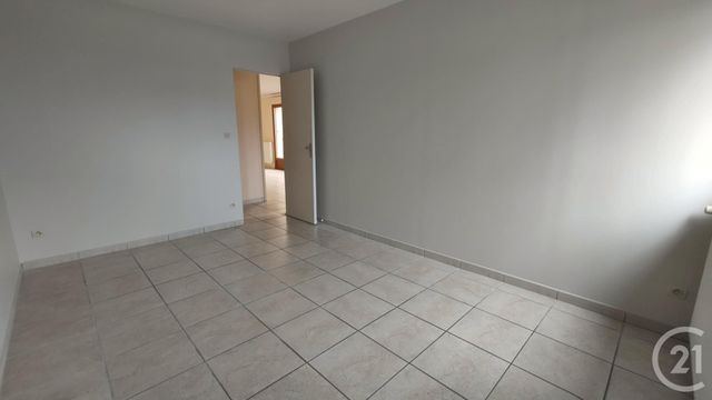 Appartement F4 à louer - 4 pièces - 85.78 m2 - VARENNES VAUZELLES - 58 - BOURGOGNE - Century 21 Confluences