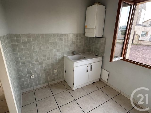 Appartement F4 à louer - 4 pièces - 85.78 m2 - VARENNES VAUZELLES - 58 - BOURGOGNE - Century 21 Confluences