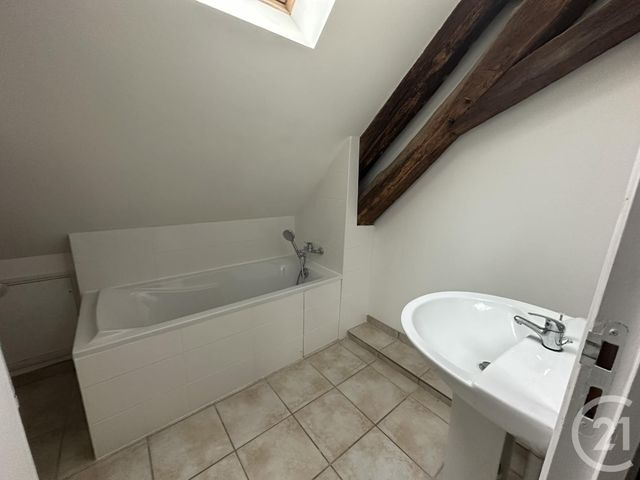 Appartement F4 à louer - 4 pièces - 63.34 m2 - GUERIGNY - 58 - BOURGOGNE - Century 21 Confluences
