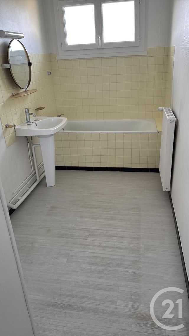 Appartement à louer - 3 pièces - 63.68 m2 - DECIZE - 58 - BOURGOGNE - Century 21 Confluences