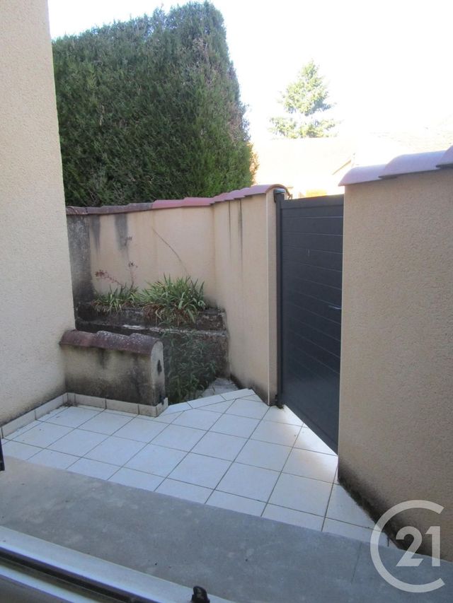 Appartement F2 à louer - 2 pièces - 39.76 m2 - LURCY LEVIS - 03 - AUVERGNE - Century 21 Confluences