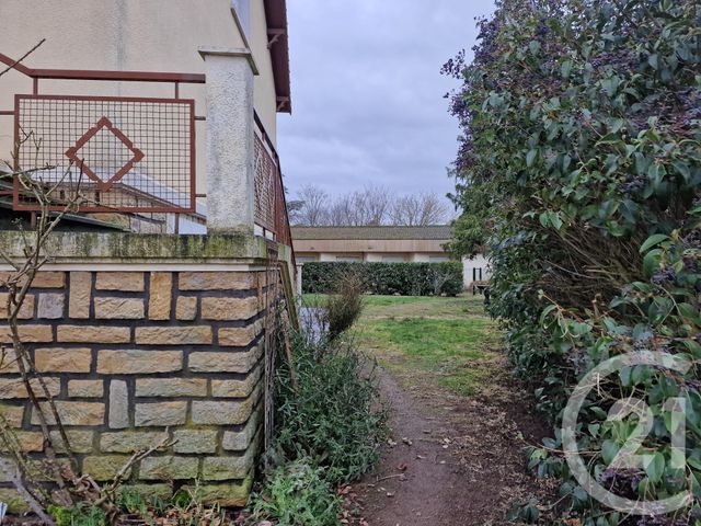 maison à louer - 6 pièces - 150.74 m2 - LE VEURDRE - 03 - AUVERGNE - Century 21 Confluences