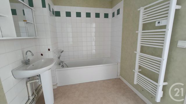 Appartement à louer - 3 pièces - 64.63 m2 - FLEURY SUR LOIRE - 58 - BOURGOGNE - Century 21 Confluences