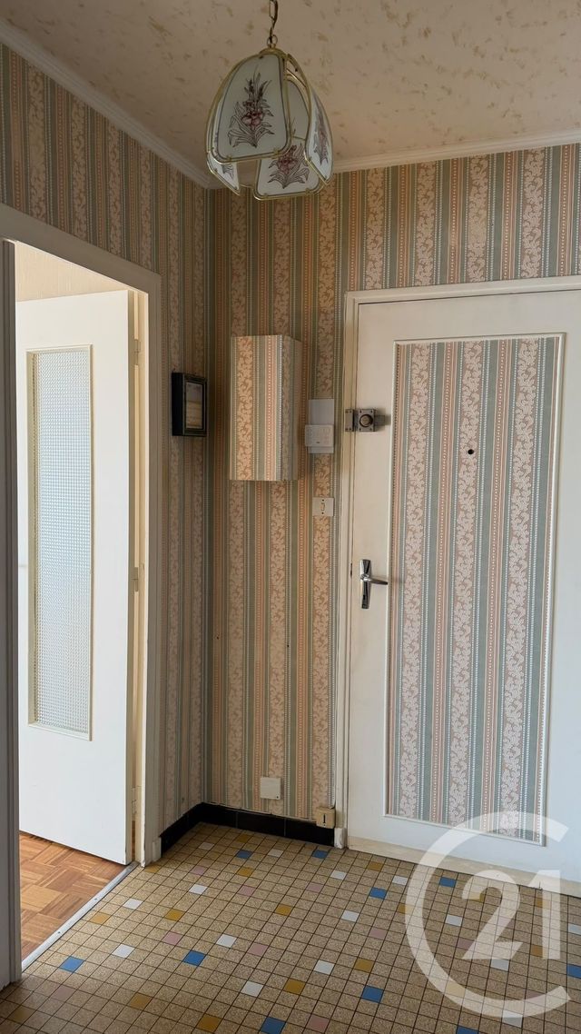 Appartement F4 à vendre - 4 pièces - 68.0 m2 - VARENNES VAUZELLES - 58 - BOURGOGNE - Century 21 Confluences